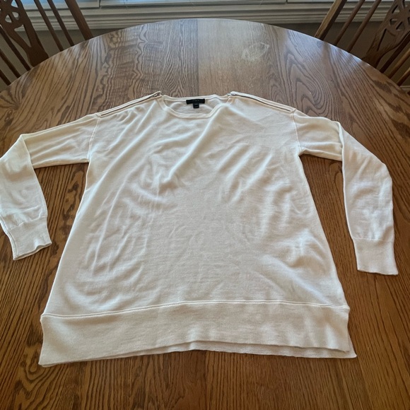 J. Crew Zip Shoulder Cream Ivory Merino Wool Thin Sweater Sz S Wardrobe Staple - Picture 1 of 9